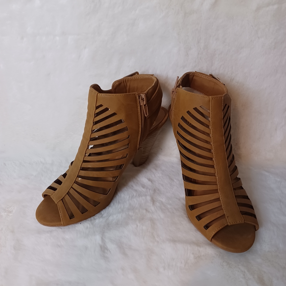 D Heart Tan Strappy Women's Heeled Sandals